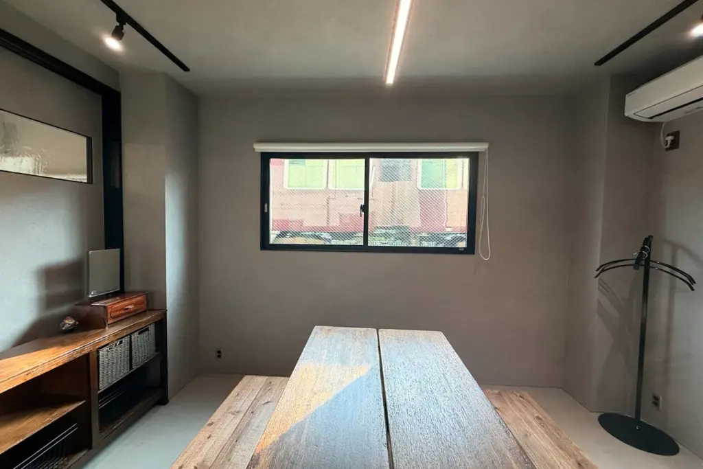 「eureka」の窓から見える阪急電車