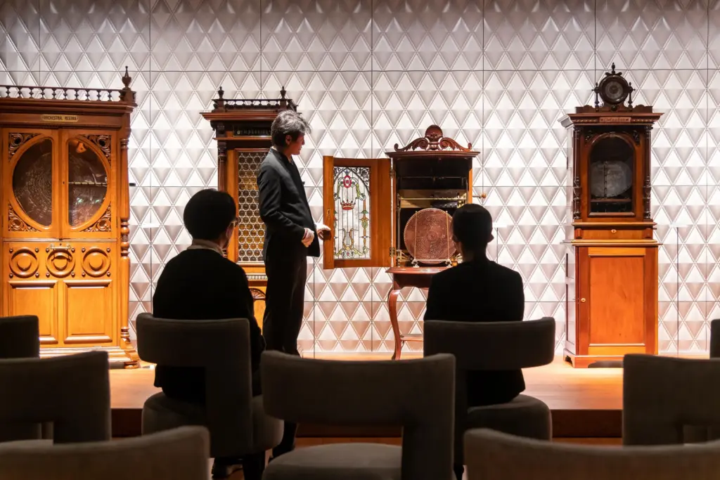 永守コレクションギャラリー見学の様子