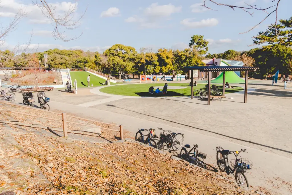 服部緑地こどものらくえん広場