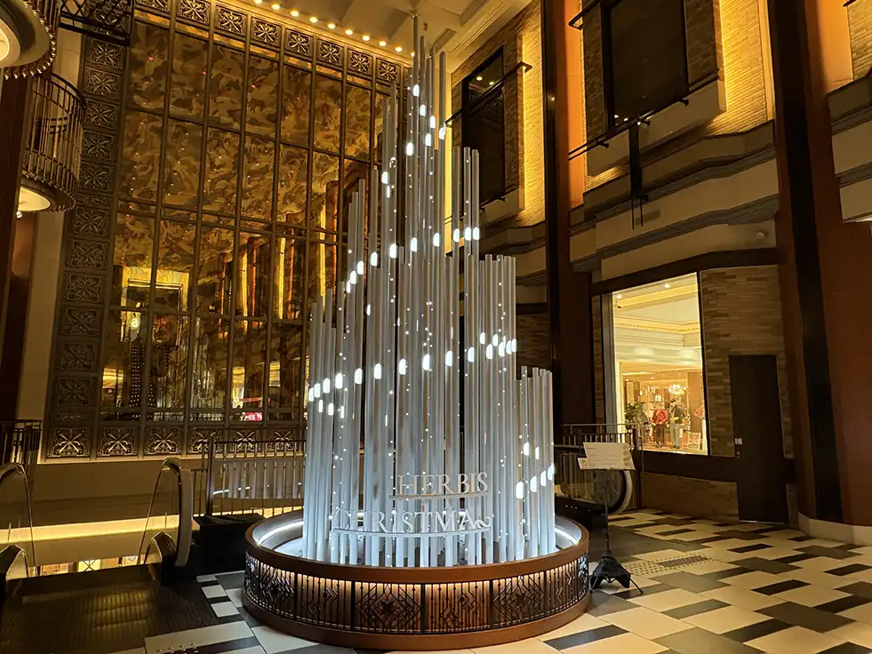 梅田・ハービスPLAZA ENTのクリスマスツリーは○○がモチーフ。光と音で演出
