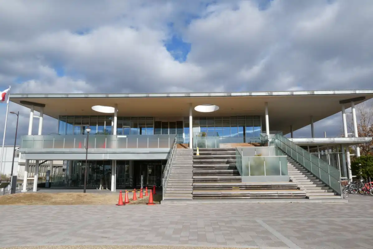 吹田市の「健都ライブラリー」の外観