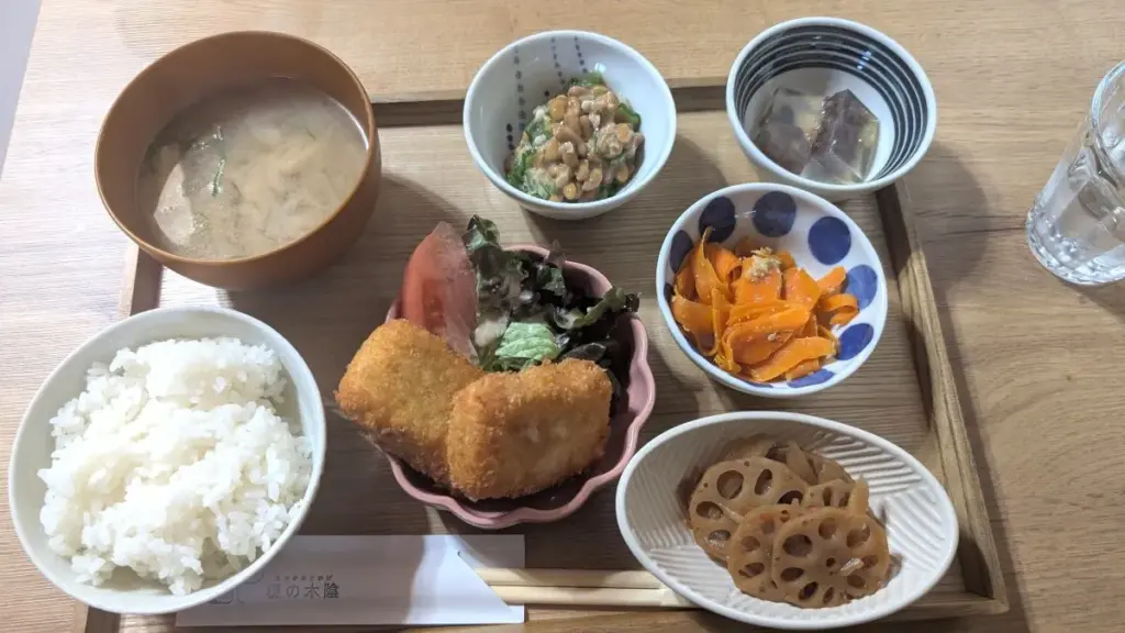 榎の木陰ランチ