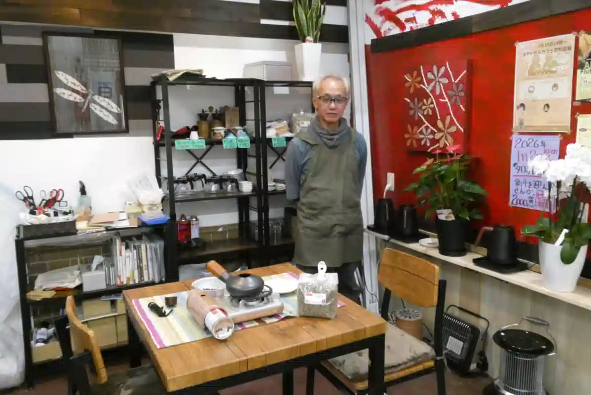 皆知珈琲の店主と内観