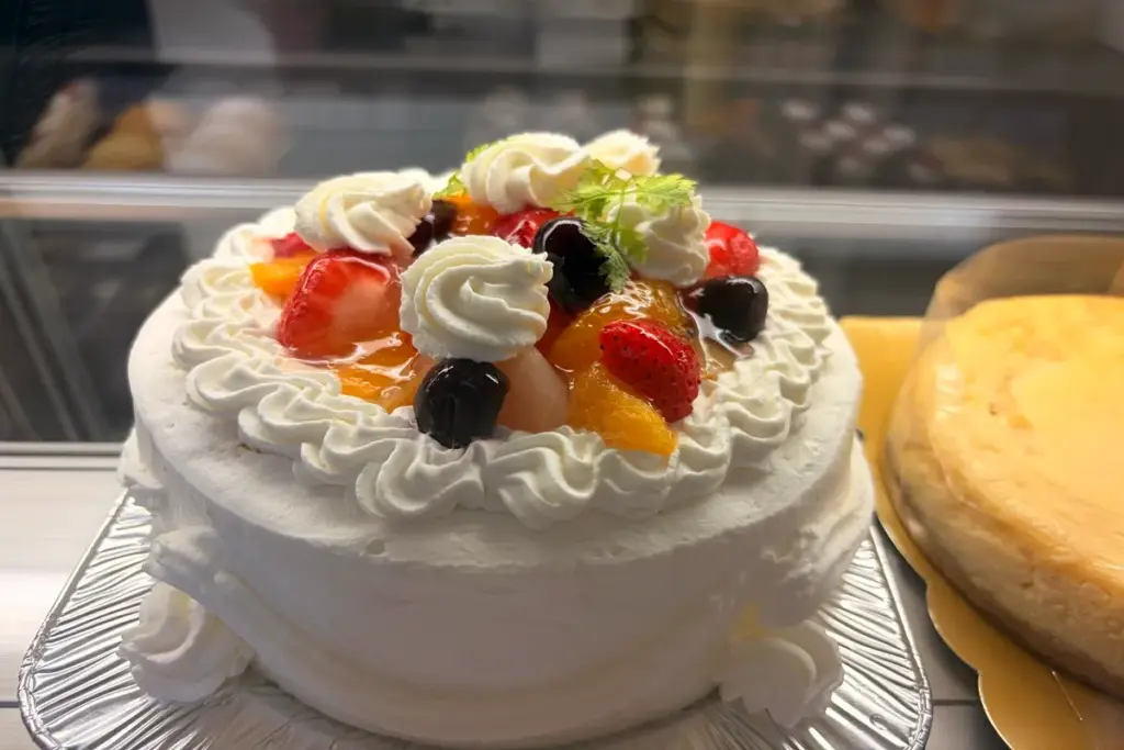 「かのこ庵」のホールのショートケーキ