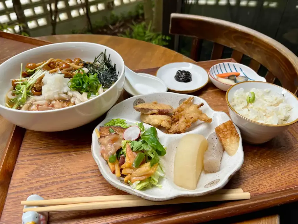 絹延橋うどん研究所 ランチ