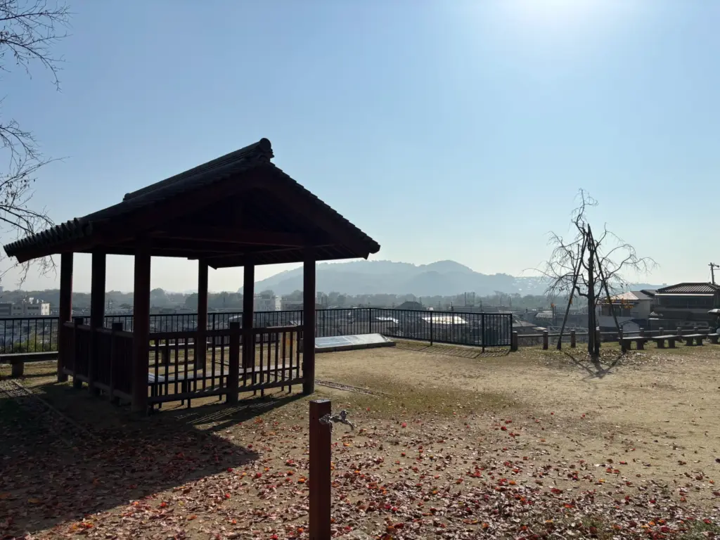 瓦窯跡公園のベンチ