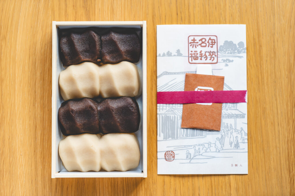 帰省土産伊丹空港　赤福白餅黑餅