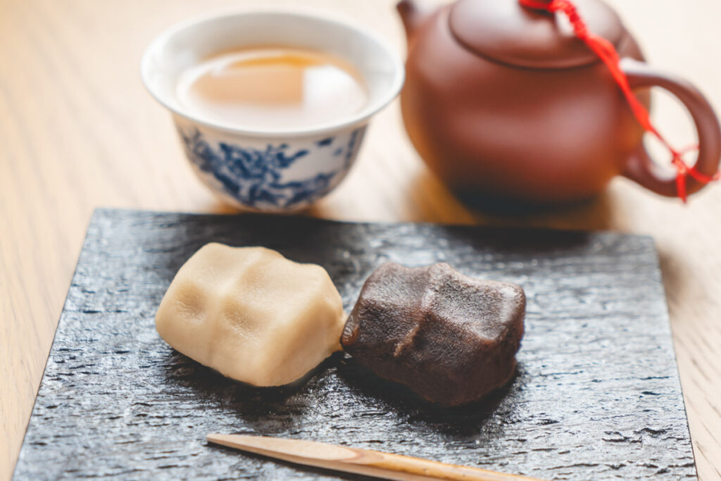 帰省土産伊丹空港　赤福白餅黑餅イメージ