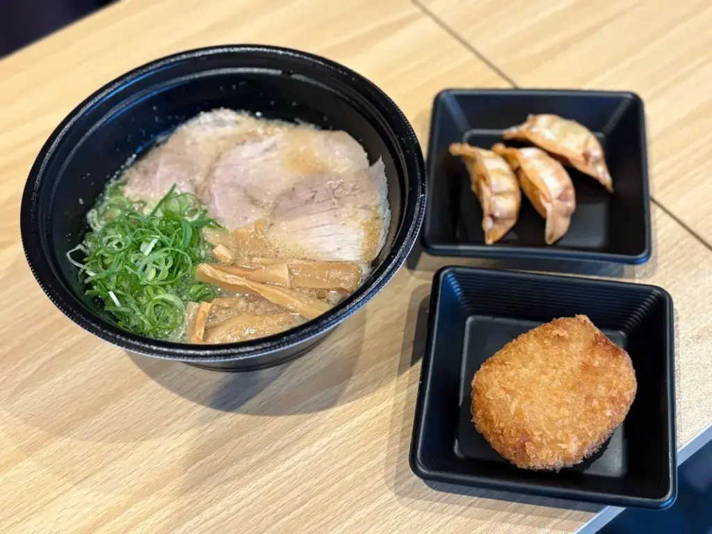 めんきや新大阪店サイドメニューもあり