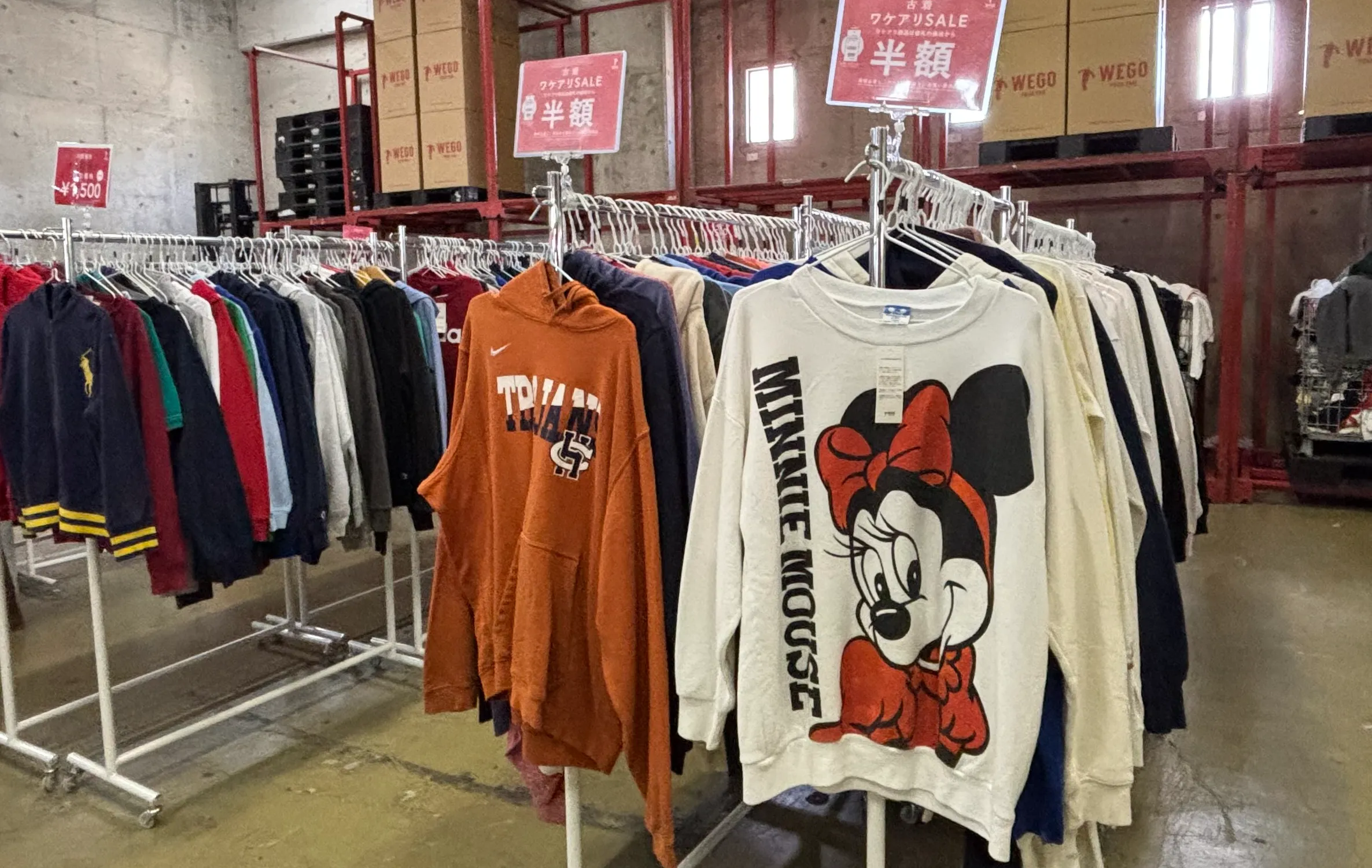 箕面船場｜古着の聖地・WEGOに潜入｜ほぼ卸値で買える倉庫型ショップ 500円～｜関西最大級5万点以上の品揃え