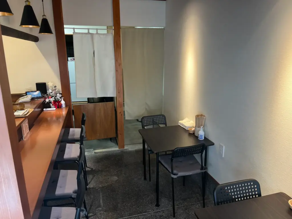 Hana おにぎり 店内客席