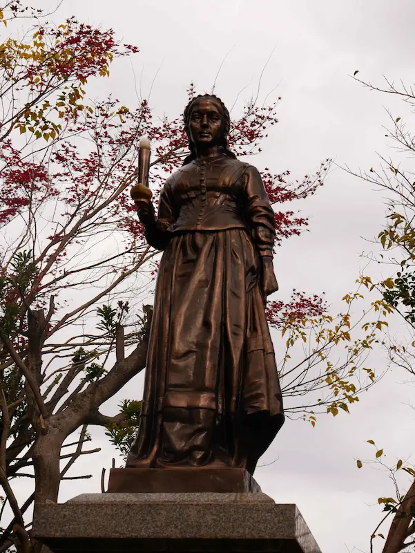 川西市花屋敷 ナイチンゲールお別れセレモニー 立像