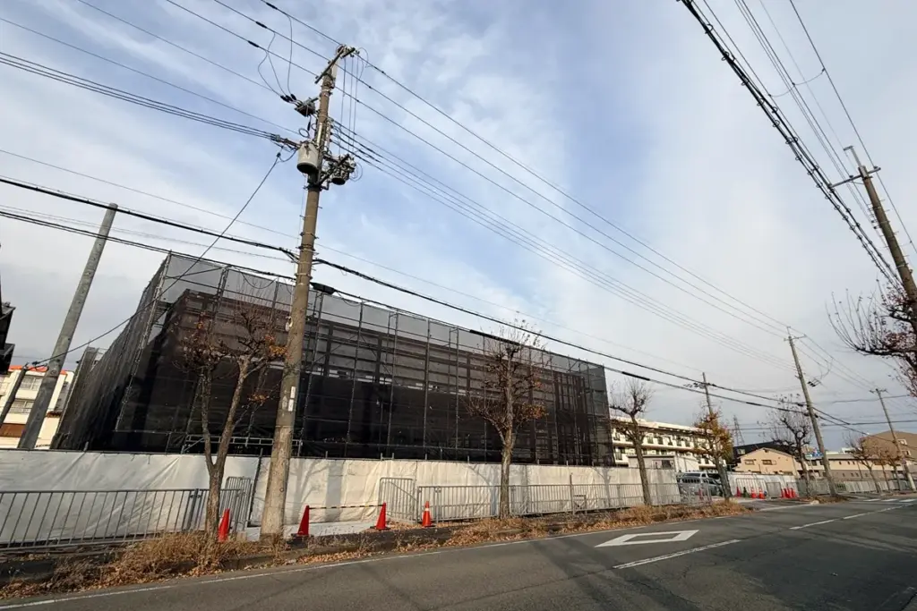 スーパーオオジの工事中の外観