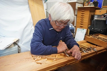 大阪で盛んに作られていた伝統工芸「大阪欄間」。欄間職人の歩みと今に迫る