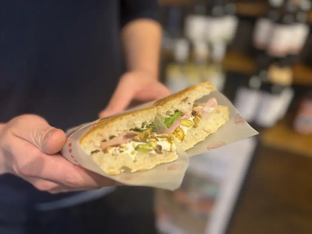 「Anello Panini KOBE」のパニーニの断面