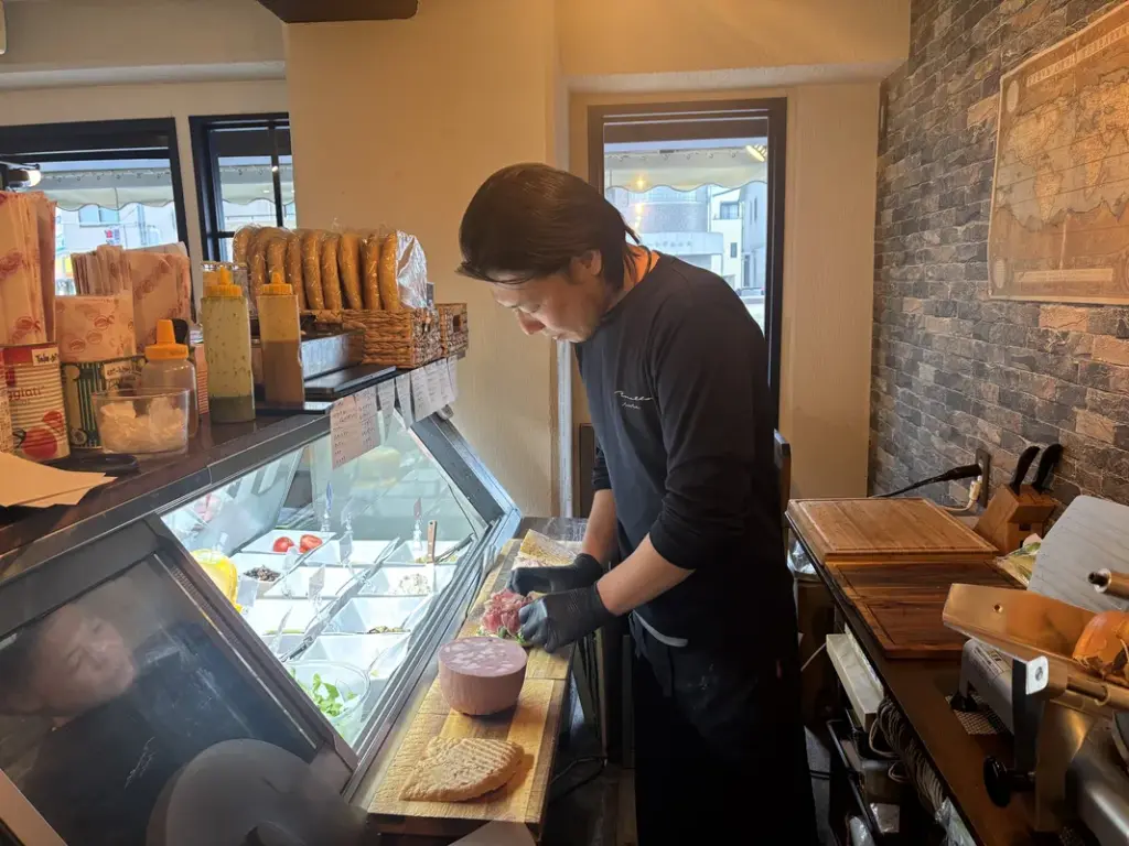 パニーニを作る様子