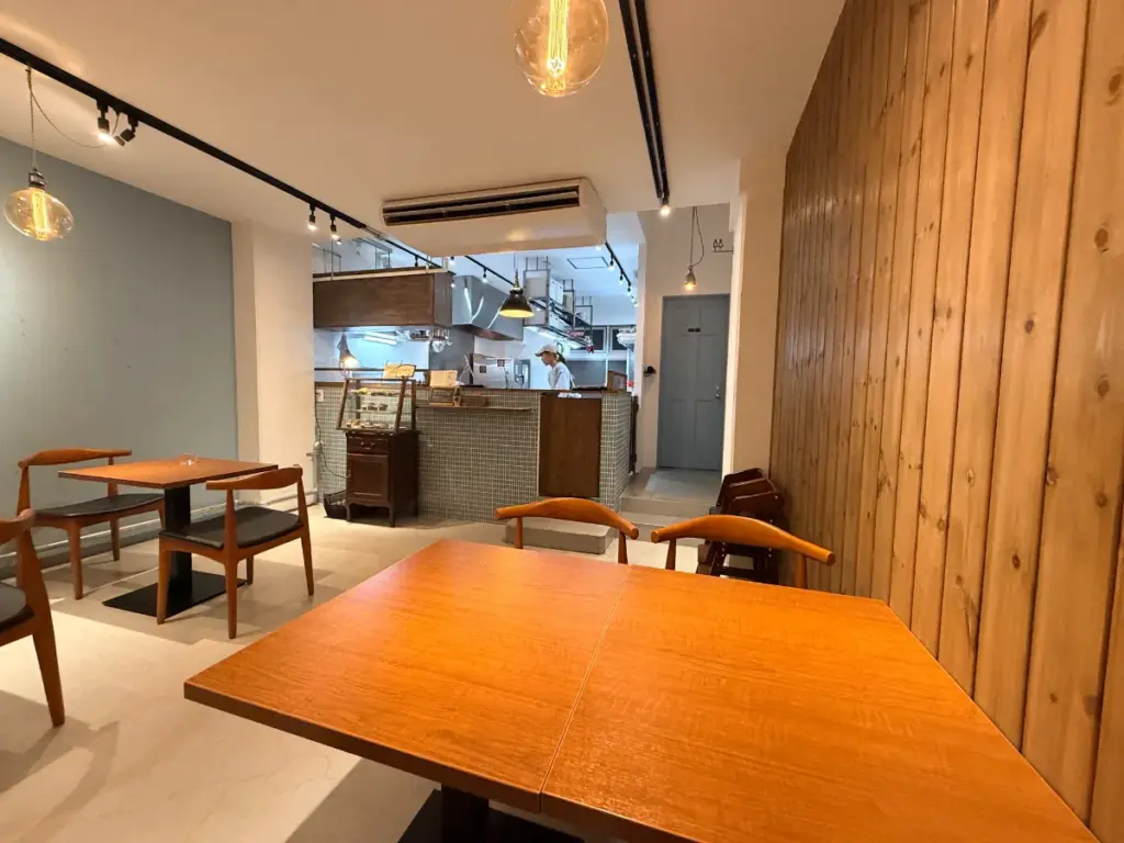 「PERCH」の店内