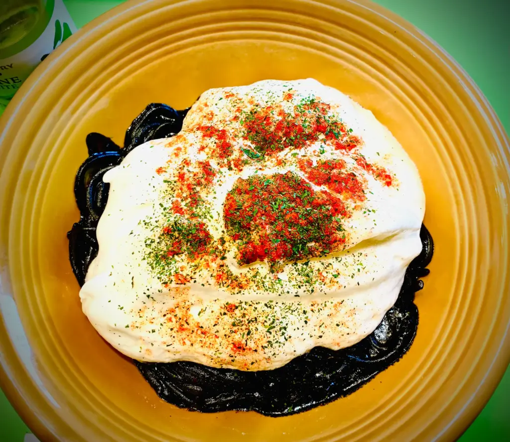 トッピングにイカ墨、ふわふわメレンゲ、並盛