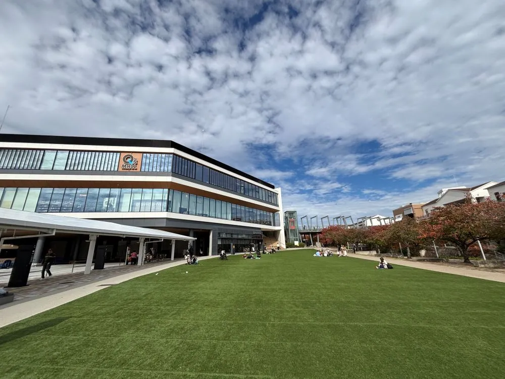 みのおキューズモール広場
