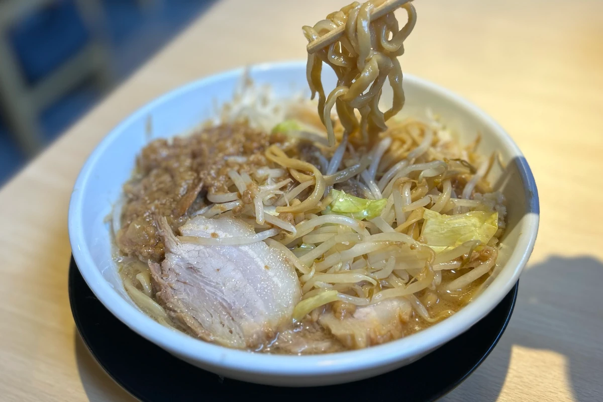 吹田のラーメン激戦区・関大前エリアに今秋オープンした「ラーメン豚福」へ潜入！