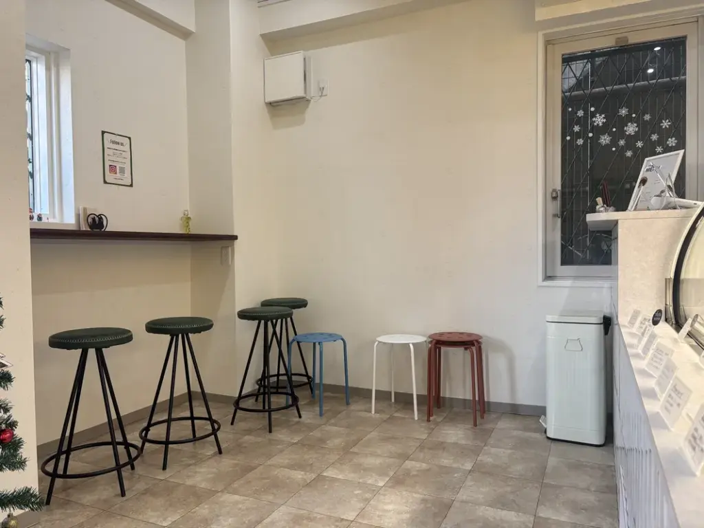 「Lattéria」のイートインスペース