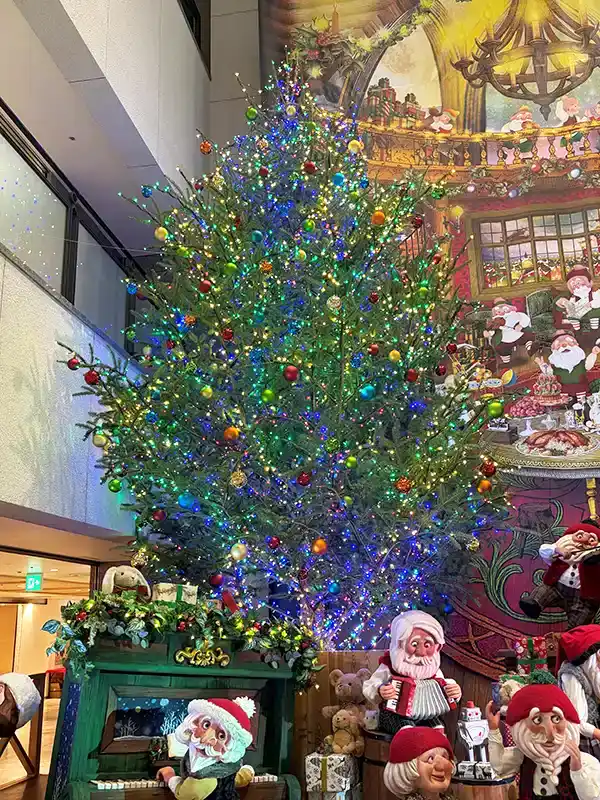 阪急三番街のクリスマスツリー