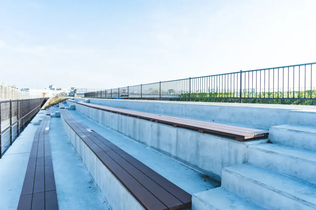 千里川土手 観覧席