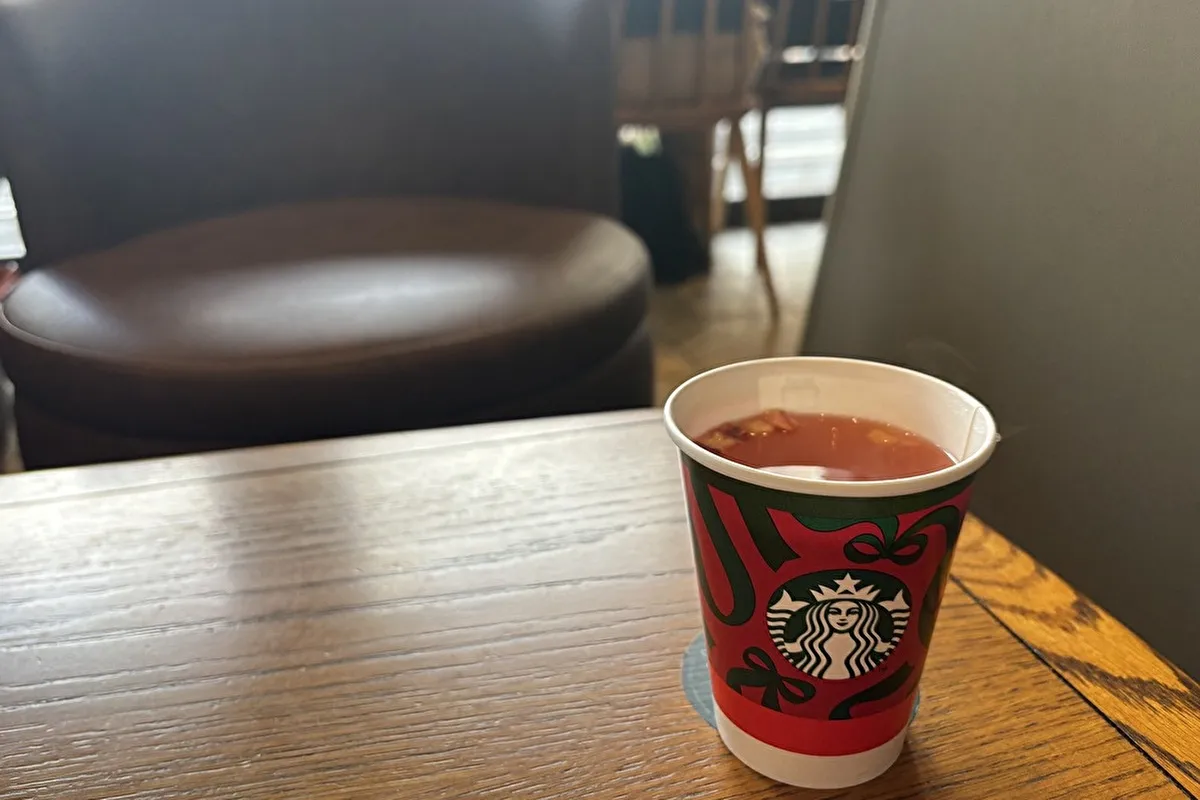 「STARBUCKS COFFEE 摂津本山岡本ビル店」で、「ホット アップル サイダー」が期間限定で発売中