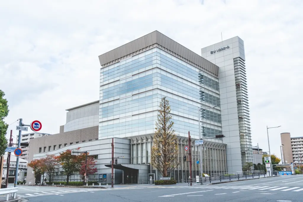 東リいたみホール外観