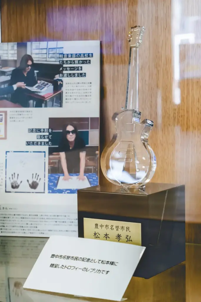 松本孝弘展＠豊中駅前　展示02