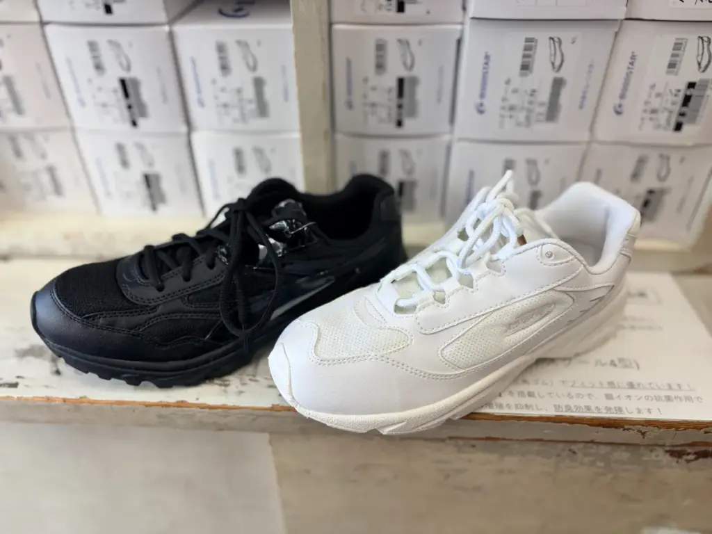 「YANAGIYA」のおすすめのスニーカー