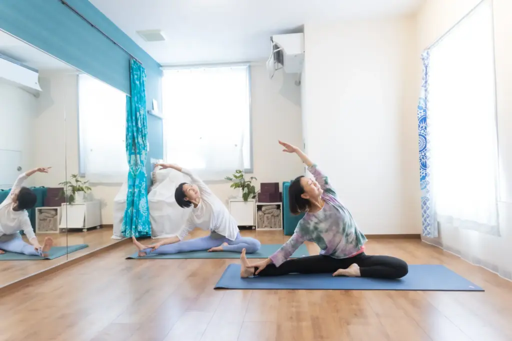 ヨガスタジオブルーコスモス-ポーズ2