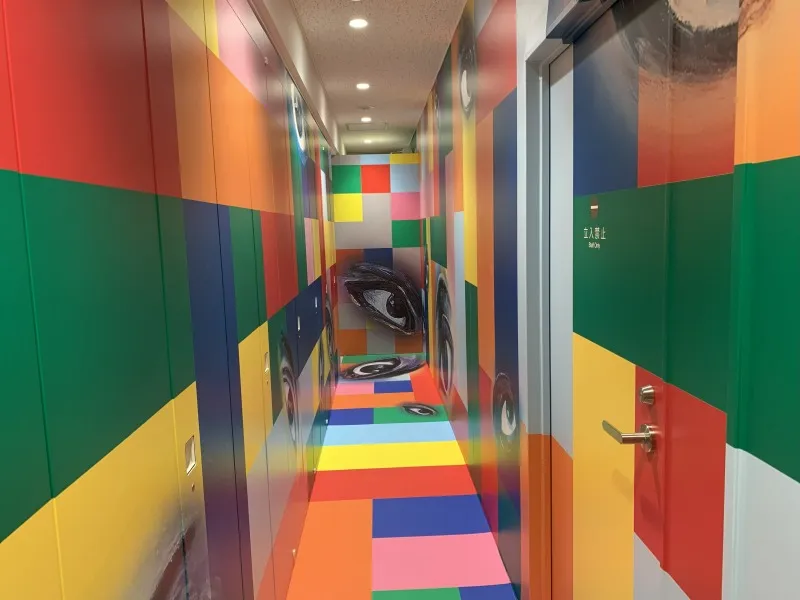 横尾忠則現代美術館 目玉廊下