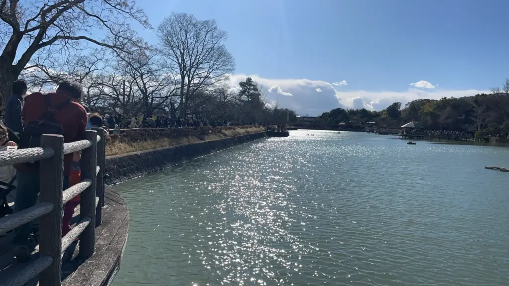 一斉放水待ちの人