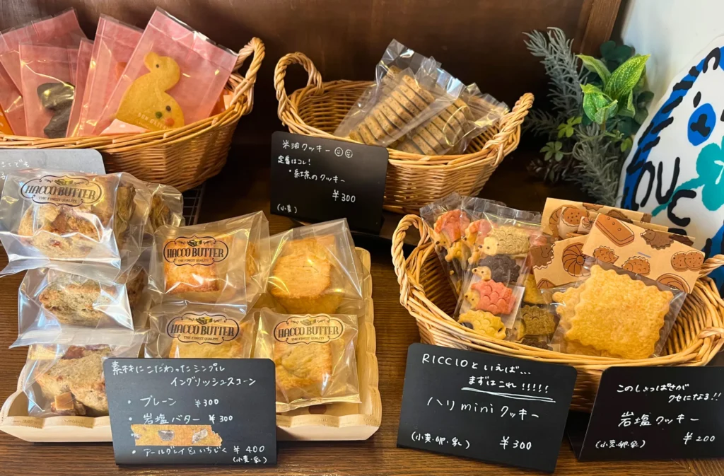 RICCIO茨木店の店頭の焼き菓子