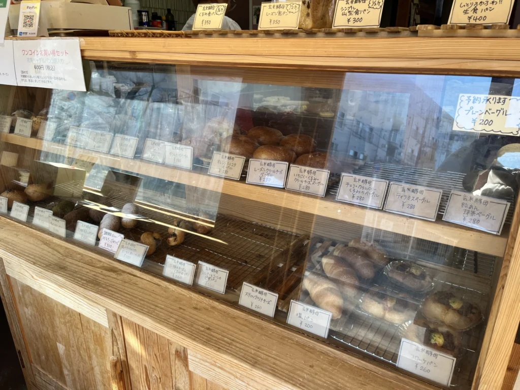 baker's chi to mie　ショーケース全体