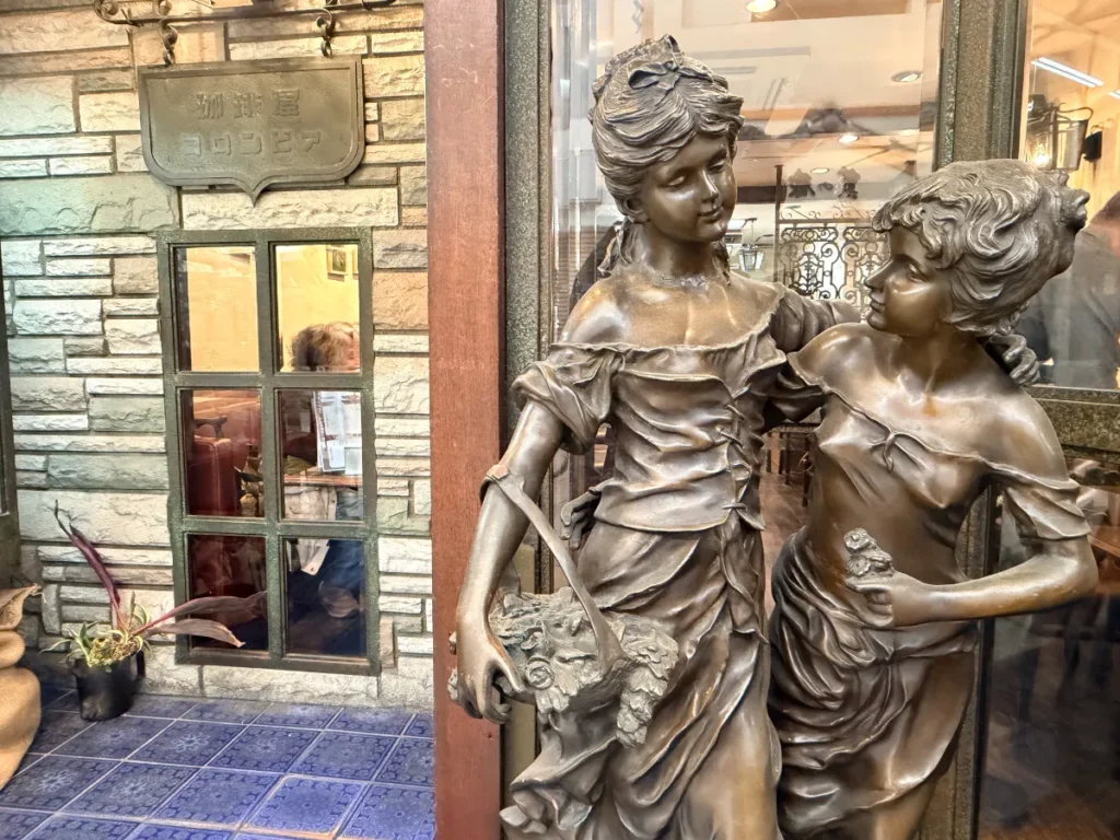 「珈琲屋コロンビア」の入口にあるオブジェ