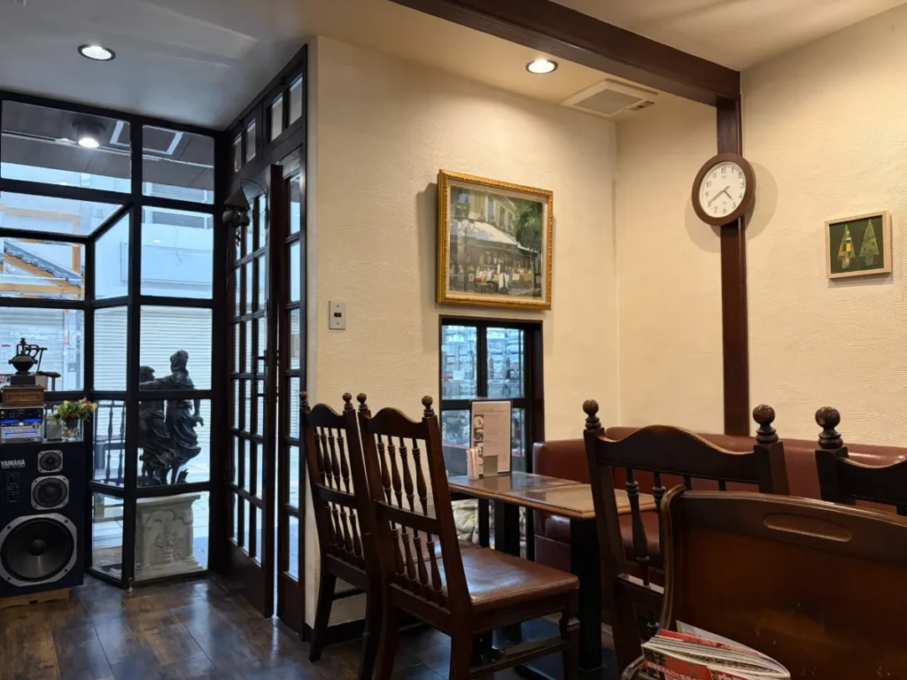 「珈琲屋コロンビア」の内観