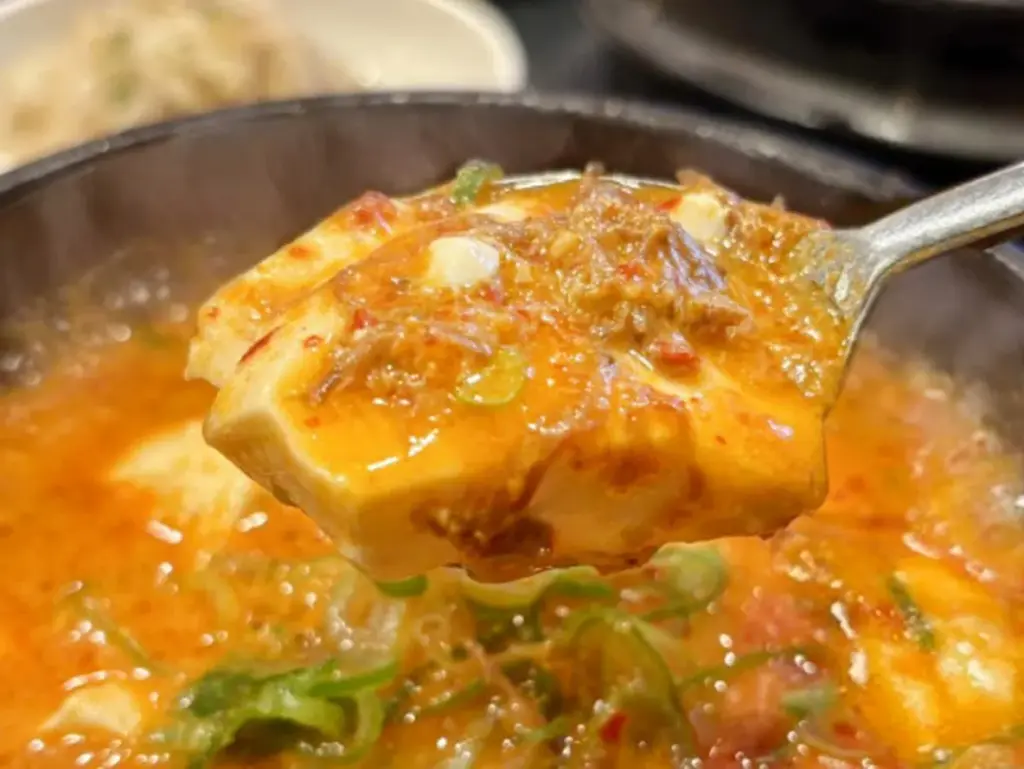 スンドゥブ専門店 OKKII 箕面本店　黒毛和牛とろとろ