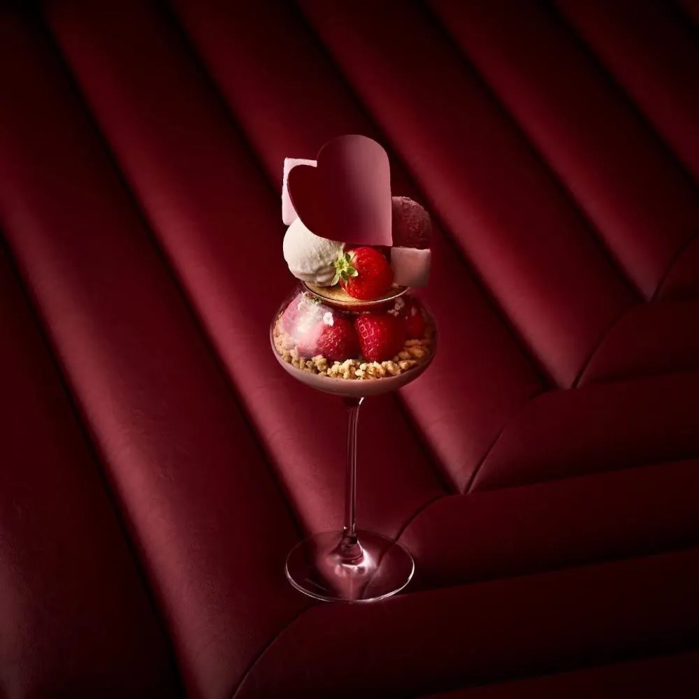 W大阪リビングルームのいちごパフェ