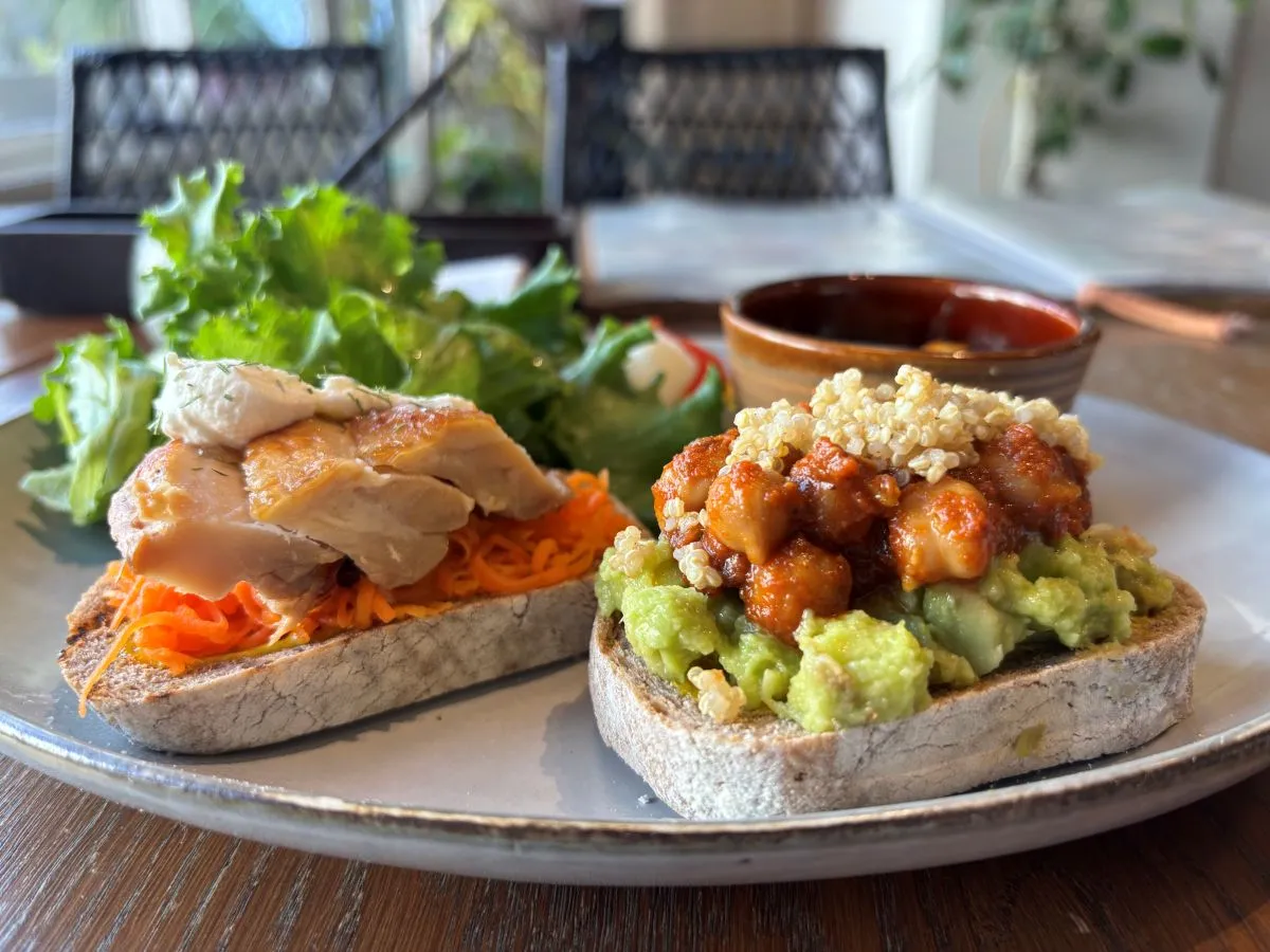 箕面 船場｜健康と美容をテーマにしたカフェ・ファッション・お花とグリーンのある暮らし｜北摂のおしゃれな暮らしを発信する複合施設「about her.」