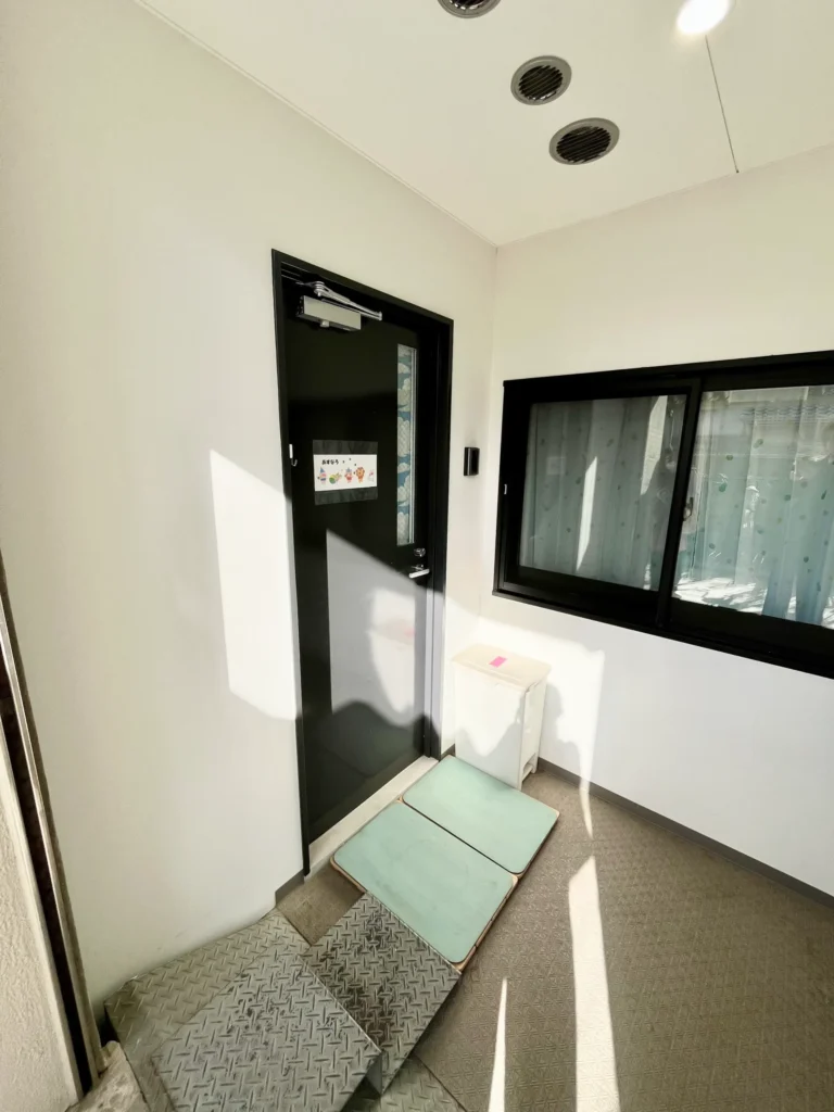 病児病児後保育 あすなろ 個室ルート 入口