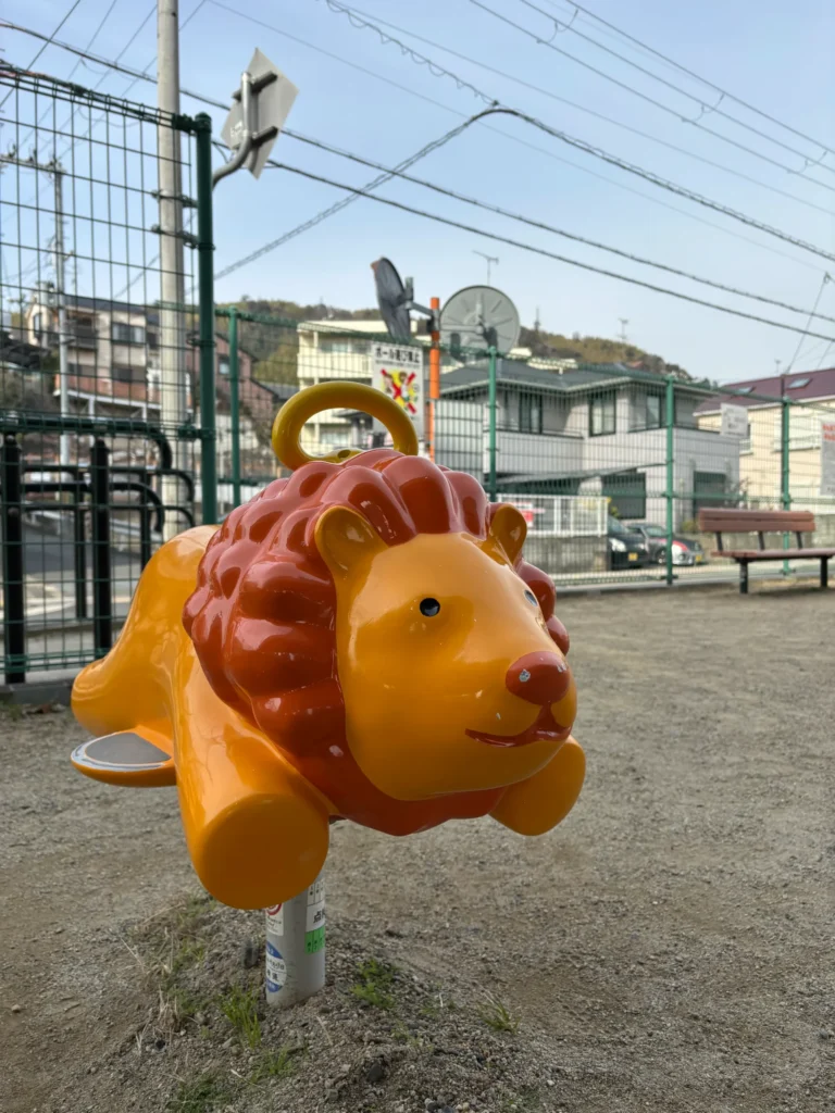 茶屋前公園_ライオンの遊具