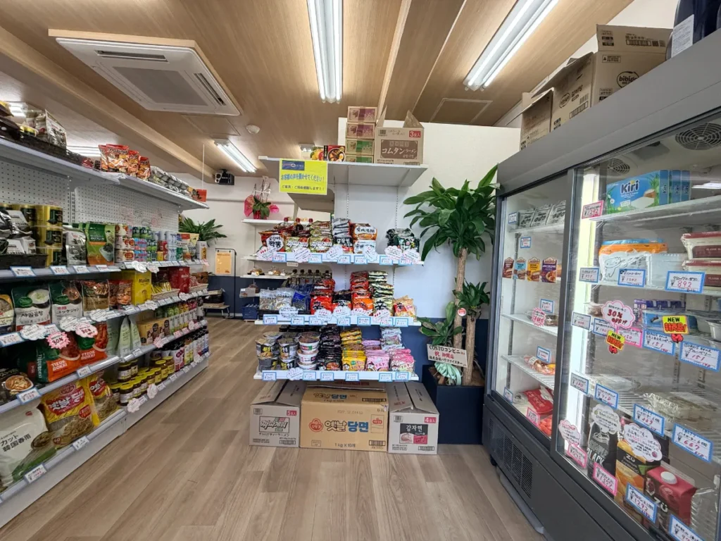 「COSTコンビニ」の店内