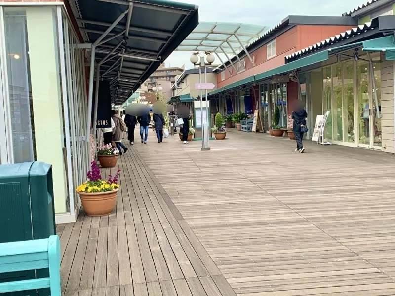 サザンモール六甲　デッキエリア普段の様子