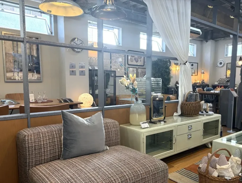 「DULTON DAY STUCK」の1階にあるインテリア