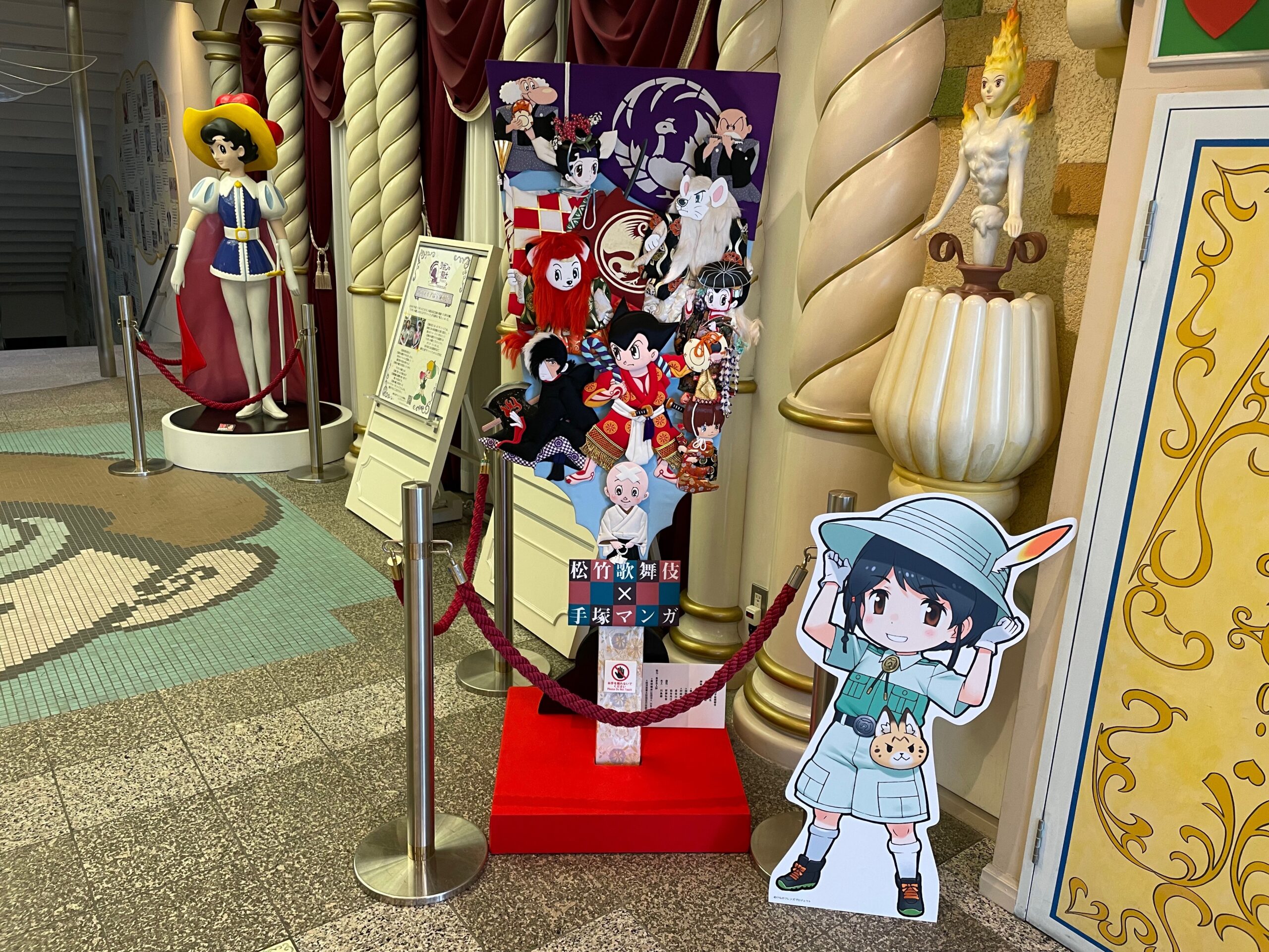 新年の手塚治虫記念館は、歌舞伎の世界と手塚治虫ワールドのコラボ羽子板でお出迎え。