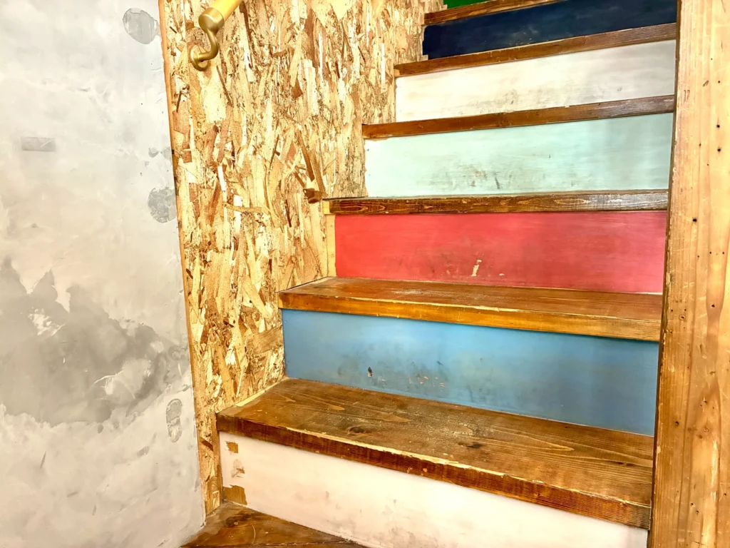 ＃古着de行こか, カラフルな階段