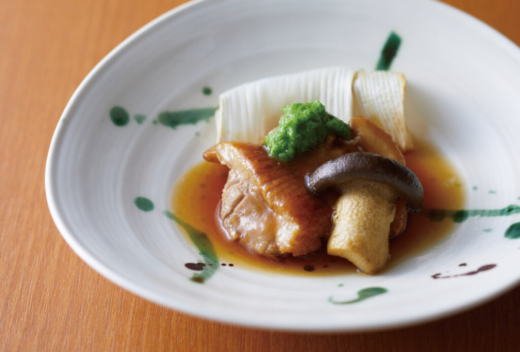 石川県の郷土料理である鴨治部煮も登場。