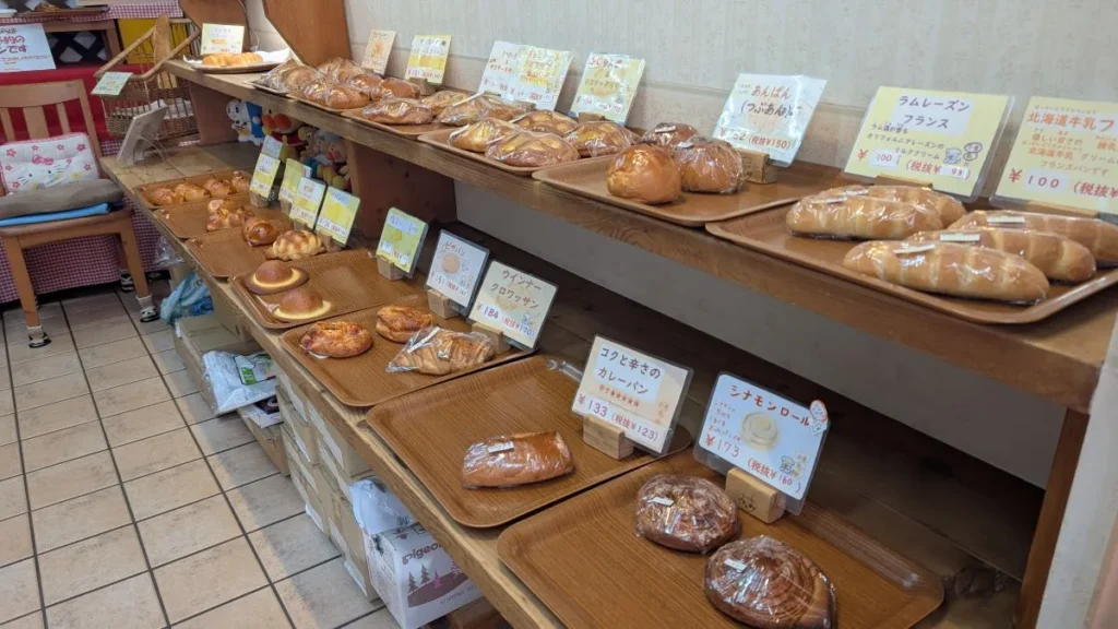 はらぺこサンちゃん店内 菓子パンずらり